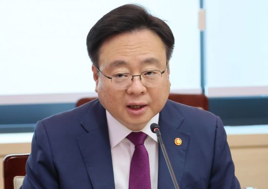조규홍 보건복지부 장관이 지난달 29일 서울 종로구 정부서울청사에서 열린 2025년도 제3차 국민연금기금운용위원회에서 발언하고 있다. 연합뉴스