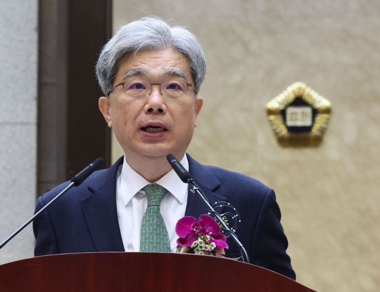 김상환 대법관이 지난해 12월27일 서울 서초구 대법원에서 열린 퇴임식에서 소감을 밝히고 있다. 연합뉴스