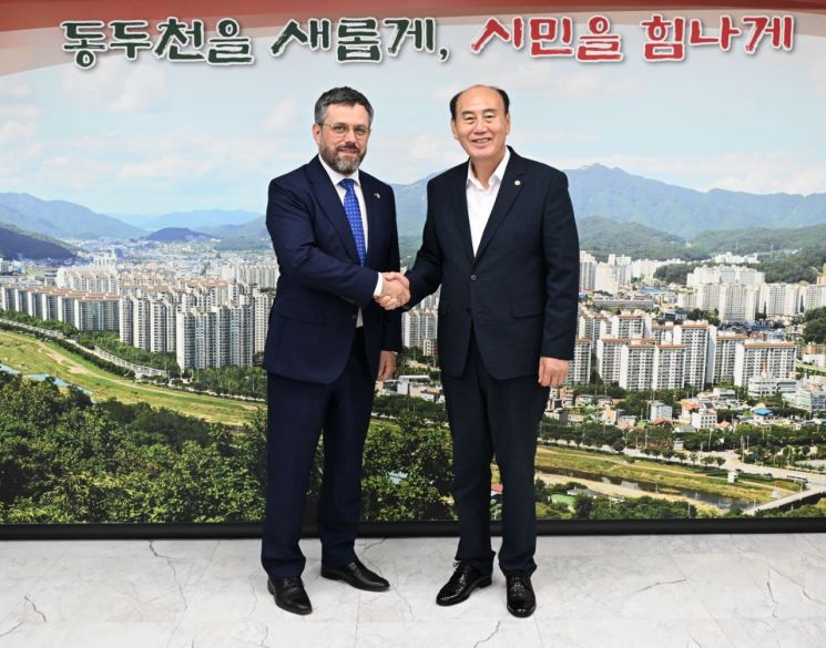 동두천시, 주한 라트비아 대사 방문…기획전이 맺어준 인연