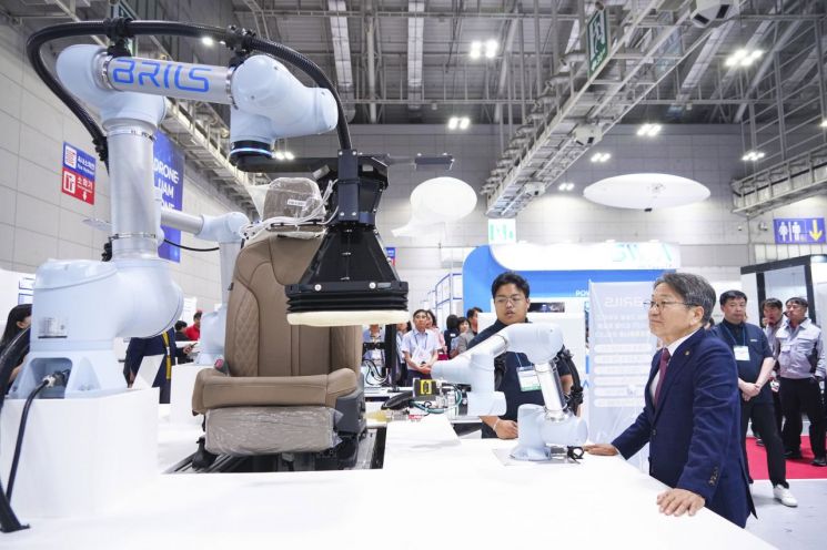 [포토] '2025 광주미래산업엑스포' 개막