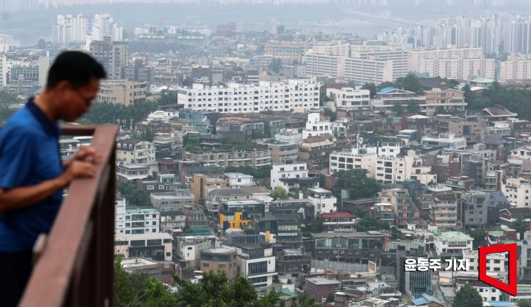 서울 남산에서 바라본 서울 시내 빌라촌