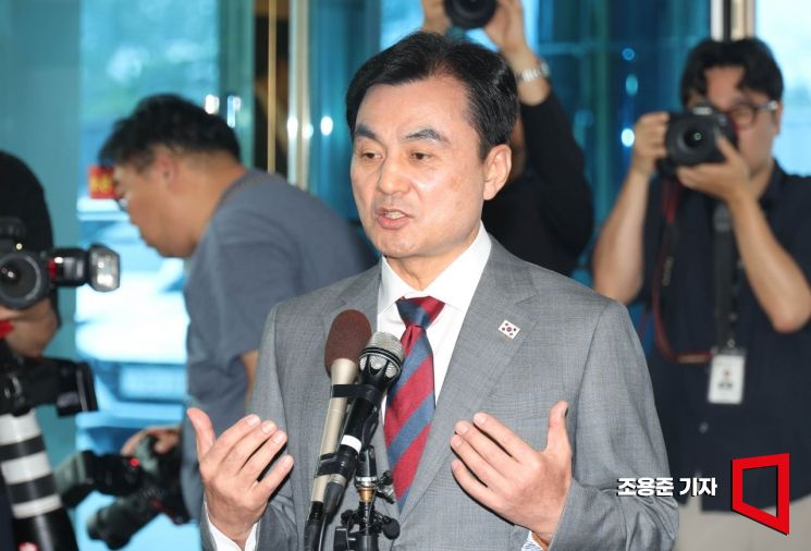 [포토] 답변하는 안규백 국방부장관 후보자
