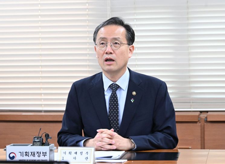 기재부, 긴급 시장점검회의…"美관세 변동성에 경각심"