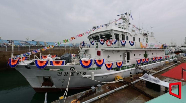 인천 새 병원선 '건강옹진호' 취항식…6개면 순회 진료 본격화