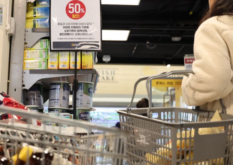 "유통기한 임박 특가" 고물가에 '재고상품' 찾는 사람들