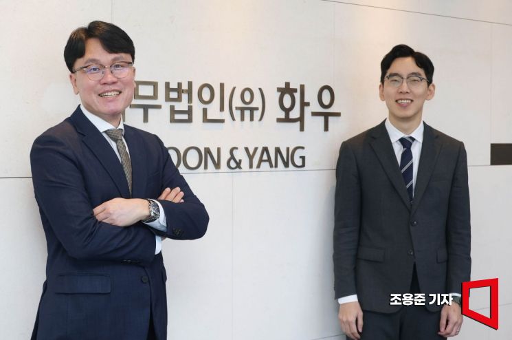 법무법인 화우 노동그룹 양시훈 파트너 변호사(왼쪽)와 이충언 변호사가 서울 강남구 삼성동 아셈타워 법무법인 화우에서 아시아경제와 인터뷰 하고 있다. 조용준 기자