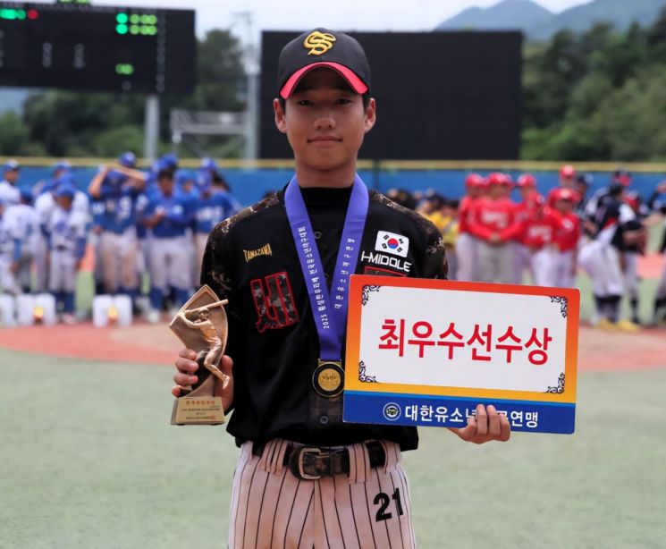 MVP(최우수선수상)를 차지한 김하율 선수.