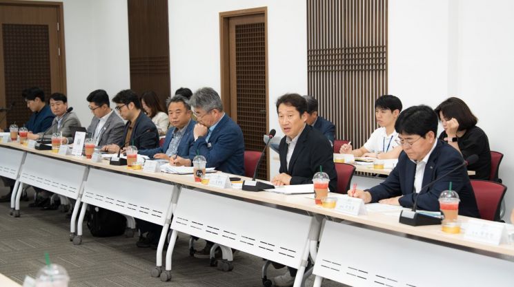 김남일 경북문화관광공사 사장이 보문관광단지 입주업체 상생회의에서 경북관광의 중요한 파트너들에게 최대한 지원을 아끼지 않겠다고 말했다.