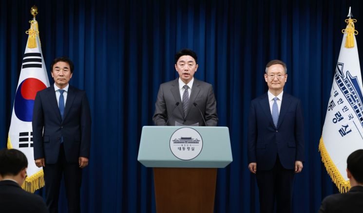 검찰 출신부터 관료·정치인·기업인까지…대통령실, 2개 수석·6개 장관 등 인선