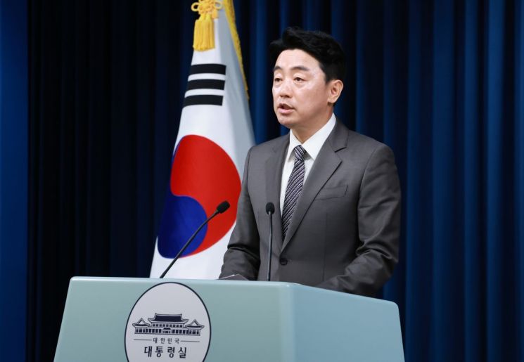 강훈식 대통령비서실장이 29일 서울 용산 대통령실 청사에서 인선을 발표하고 있다. 연합뉴스