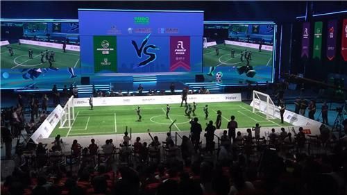 中서 첫 휴머노이드 로봇 축구대회…"5∼6세 아이 수준"