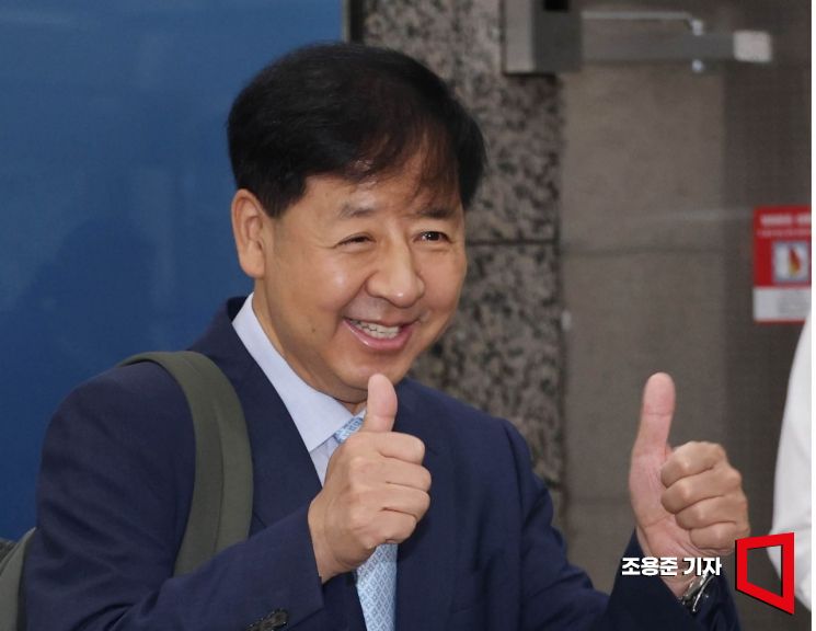 [포토] 구윤철 장관 후보자의 '엄지 척'