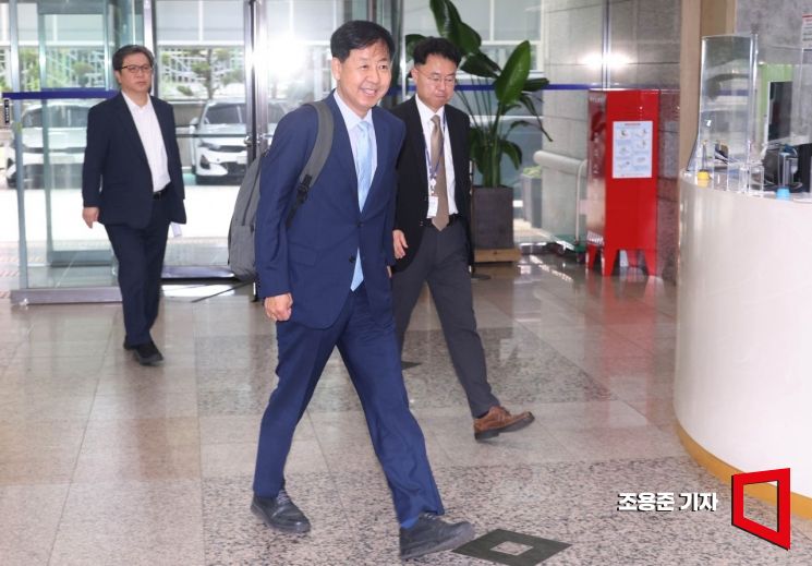 [포토] 출근하는 구윤철 경제부총리 후보자