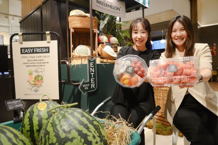 '귀찮음'↓, '신선함'↑… 롯데百 광복점, 제철 과일 고객 원하는 대로!