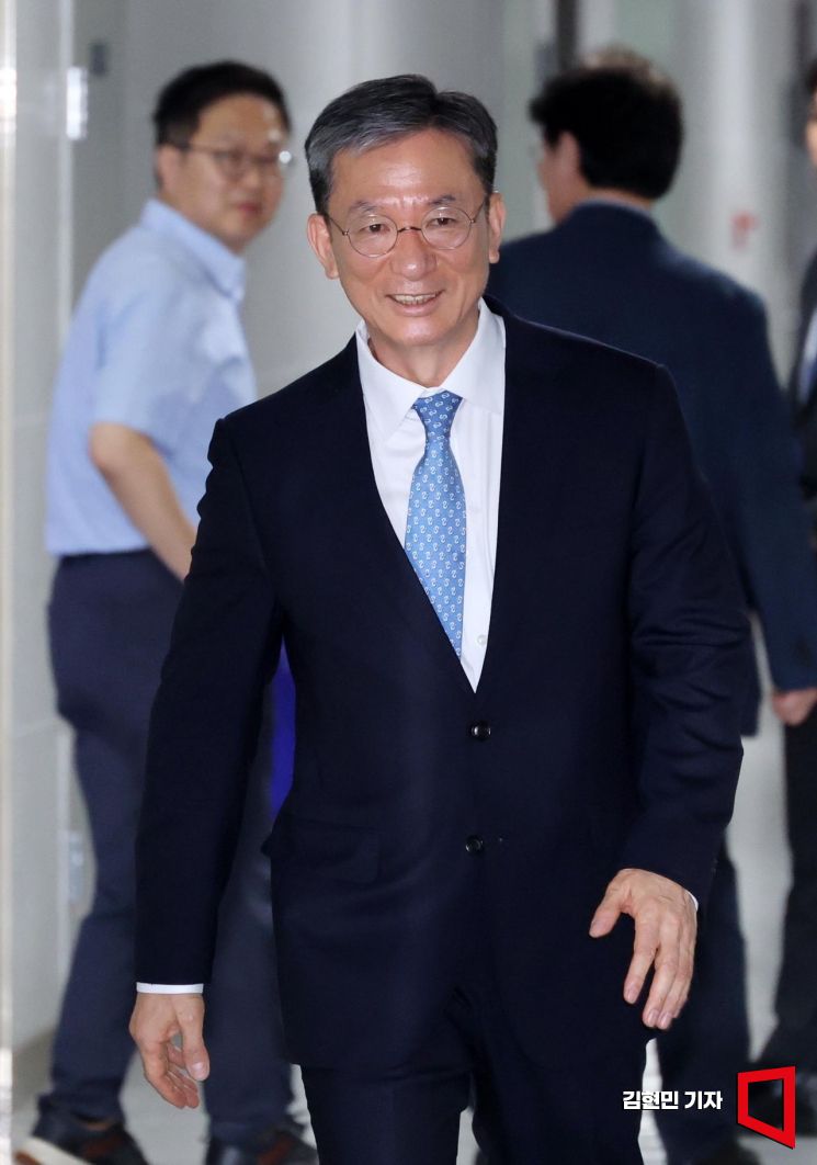 [포토] 의원실로 출근하는 정성호 법무부 장관 후보자