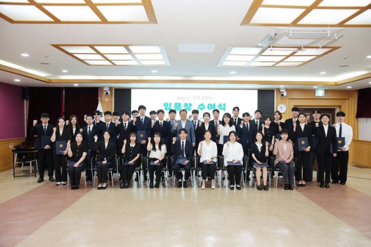"공직자로서 첫 발걸음" … 창원특례시, 신규공무원 임용식 개최