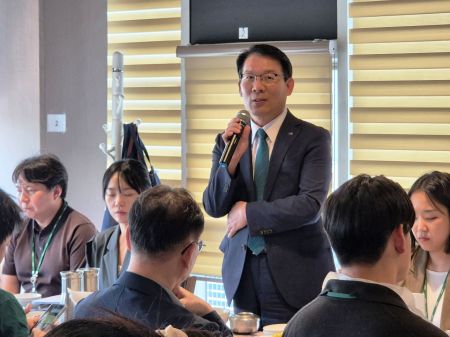 김인중 농어촌공사 사장이 30일 세종에서 열린 취임 첫 기자간담회에서 발언하고 있다. (사진= 농어촌공사)
