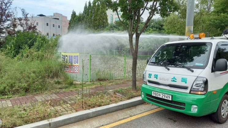 김포시, 주말에도 러브버그 친환경 방제 적극 나서