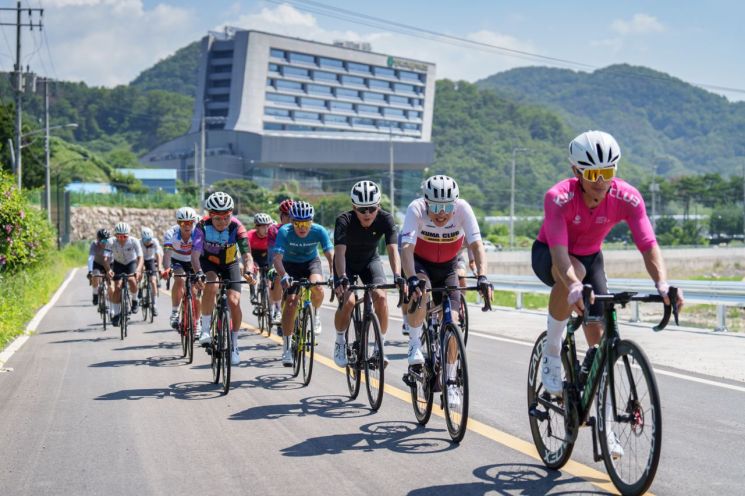 경주 바람의 언덕, 사이클 열기 후끈 … 한수원 월성본부 후원