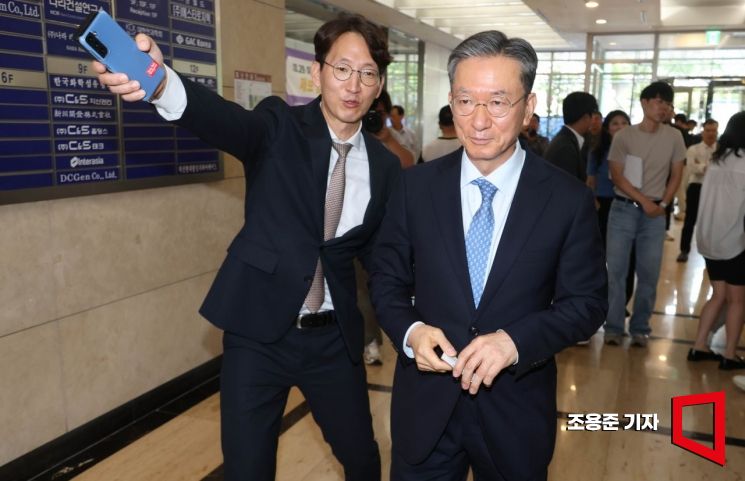 [포토] 출근하는 정성호 법무부 장관 후보자 