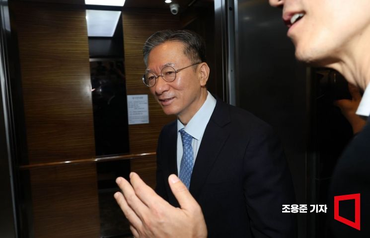 [포토] 정성호 법무부 장관 후보자 출근