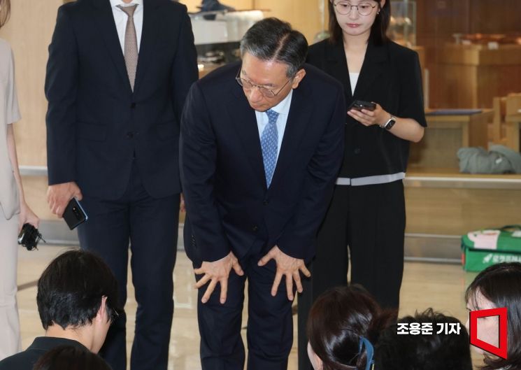 [포토] 인사하는 정성호 법무부 장관 후보자