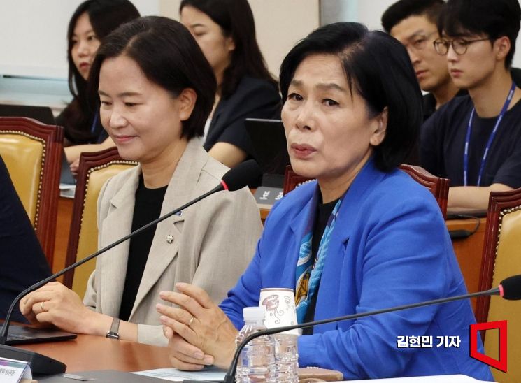 [포토] 발언하는 최민희 과방위원장