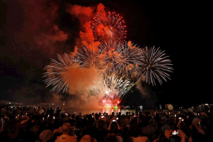 "불꽃으로 하나 된 창원" … 창원특례시, 시민과 함께한 문화예술의 장 펼쳐