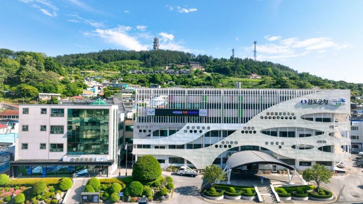 완도군, 올 상반기 '적극행정' 우수공무원 등 선정