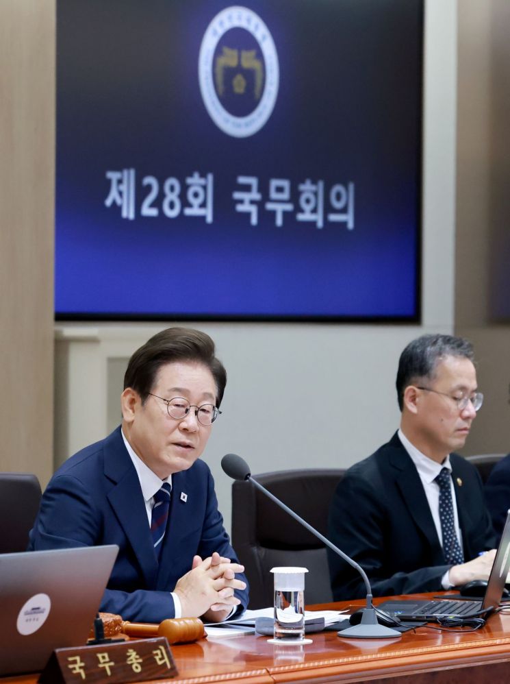 이재명 대통령이 1일 서울 용산 대통령실 청사에서 열린 국무회의에서 발언하고 있다. 연합뉴스