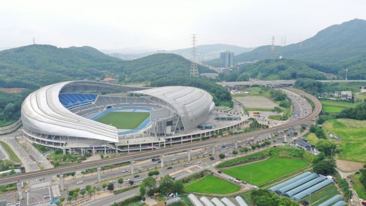 용인시 시민프로축구단인 '용인FC'가 홈 구장으로 사용할 예정인 용인미르스타디움 전경. 용인시 제공