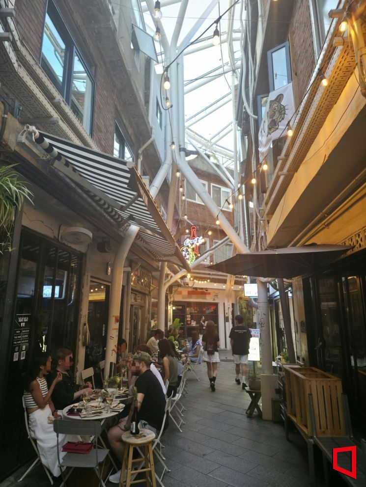 View of Sinheung Market near Haebangchon in Yongsan-gu, Seoul. The Asia Business Daily DB