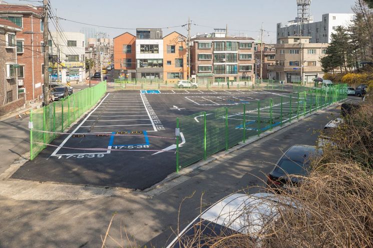 ‘2025 상반기 적극·혁신행정’ 최우수 사례로 선정된 신월7동 자투리땅 주차장. 양천구 제공.