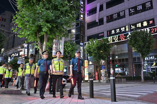 [포토] 김이강 광주 서구청장, 범죄 예방 합동순찰
