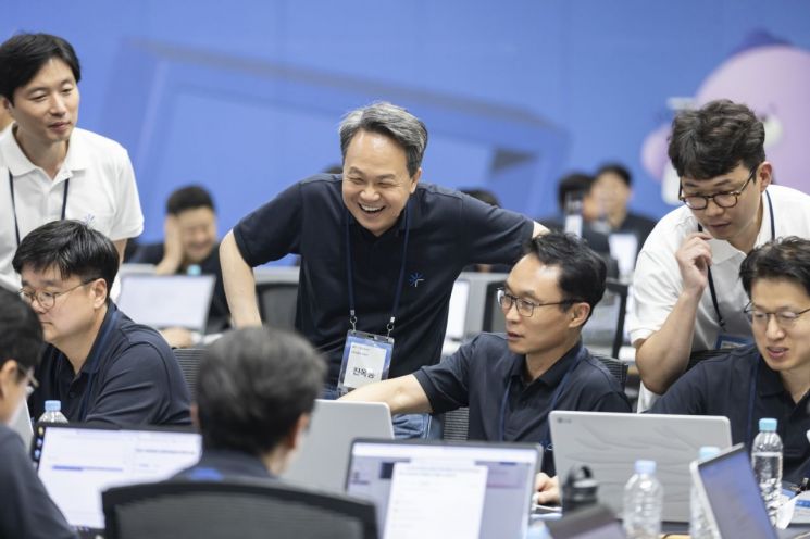 AI '열공'한 신한금융 경영진…진옥동 "대전환 시기, 변화 주도하라"