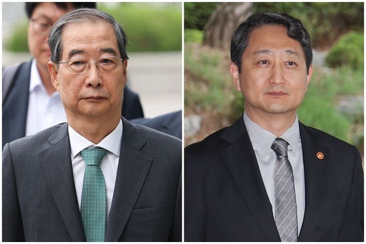 한덕수 전 국무총리(왼쪽)와 안덕근 산업통상자원부 장관이 2일 내란특검 조사를 받기 위해 서울 서초구 서울고검 청사로 출석하고 있다. 연합뉴스