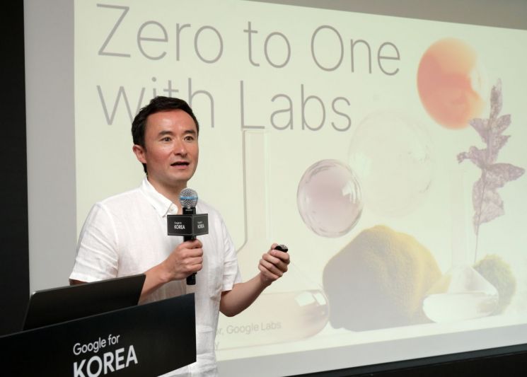 사이먼 토쿠미네 구글 랩스 디렉터가 2일 오전 서울 강남구 조선팰리스 호텔에서 열린 기자간담회에서 발언하고 있다. 구글코리아 제공