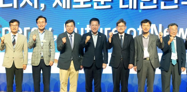 김영록 지사 "인공태양 연구시설 공모없이 나주로~"