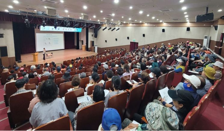 기장군이 소속 현업 근로자들을 대상으로 상황별 응급조치 교육을 실시하고 있다. 기장군 제공