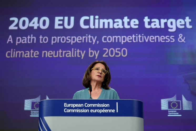 EU 집행위원회가 2일 벨기에 브뤼셀에서 열린 2040년 EU 기후 목표에 대한 기자회견을 열었다. 로이터연합뉴스