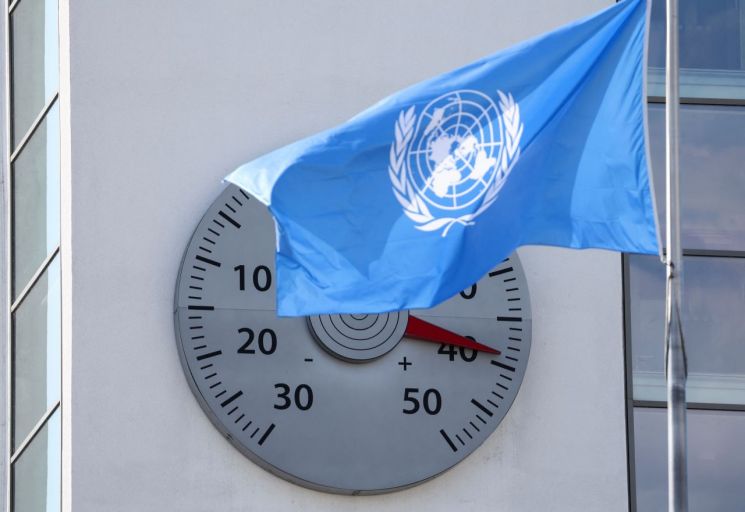 유럽 전역의 폭염 속에서 유엔 기후변화협약(UNFCCC) 본부 벽에 설치된 거대한 온도계가 섭씨 39도를 찍었다. 로이터연합뉴스