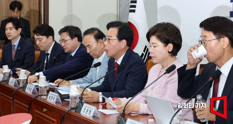 [포토] 송언석 “李대통령 취임 한 달, 매우 실망스러운 시간”