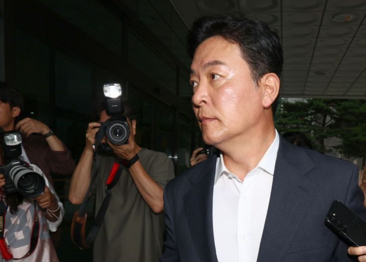 '체포저지·비화폰 삭제 의혹' 김성훈 전 경호처 차장 내란특검 출석