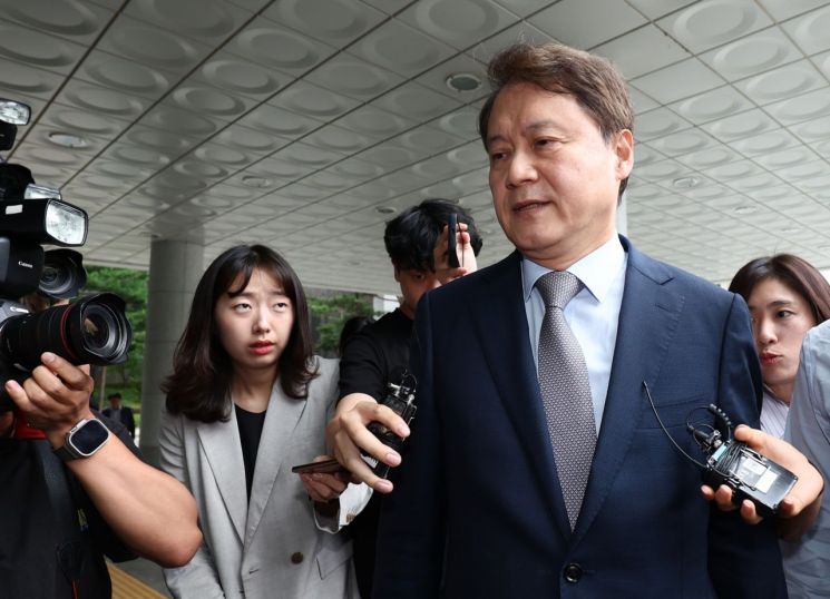 김주현 전 민정수석이 3일 내란특검 조사를 받기 위해 서초구 서울고검으로 들어서고 있다. 연합뉴스