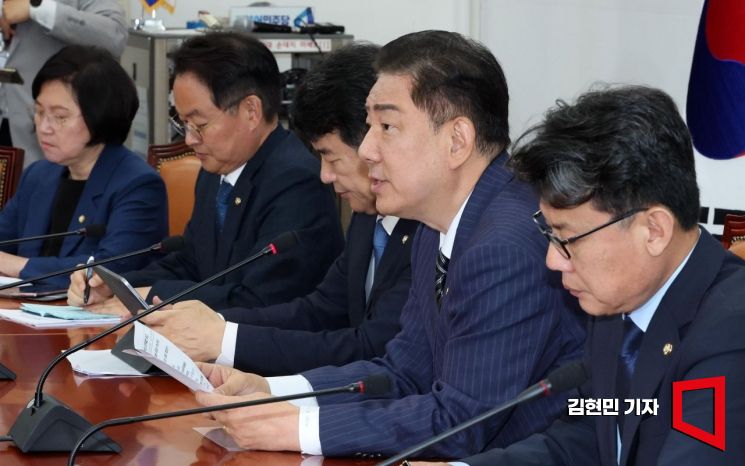 [포토] 김병기 "오늘 본회의서 상법 개정안과 김민석 인준안 처리"