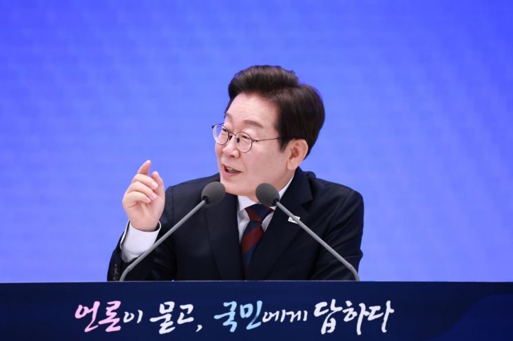 이재명 대통령이 3일 청와대 영빈관에서 열린 '대통령의 30일, 언론이 묻고 국민에게 답하다' 기자회견에서 발언하고 있다.  2025.7.3, 연합뉴스