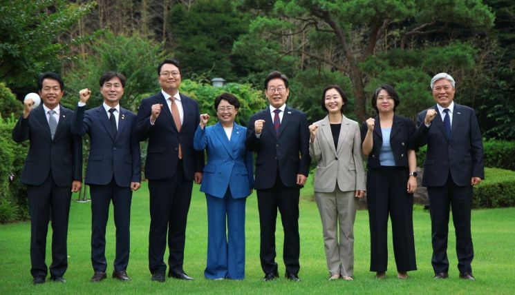 야5당 조국·화물연대 사면·복권 요청에…이 대통령, 실태파악 지시(종합)
