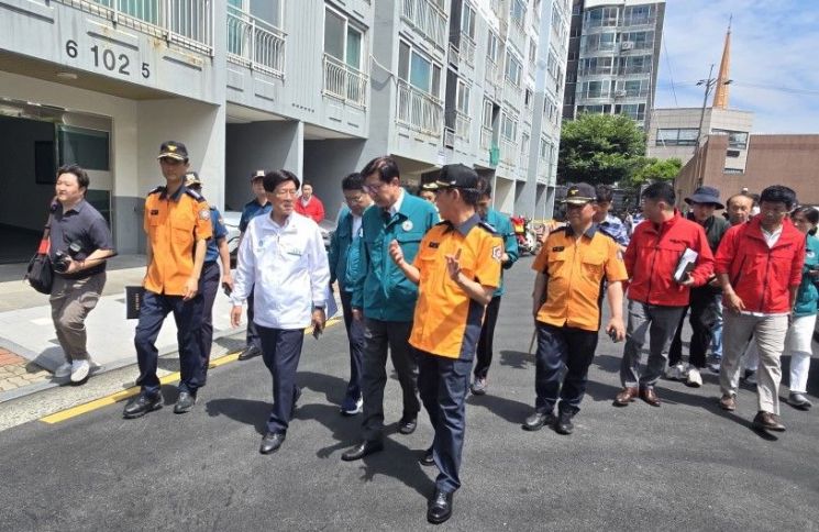 정종복 기장군수, 공동주택 화재 현장 긴급 방문… “유가족에 깊은 애도, 실질적 지원 총력”