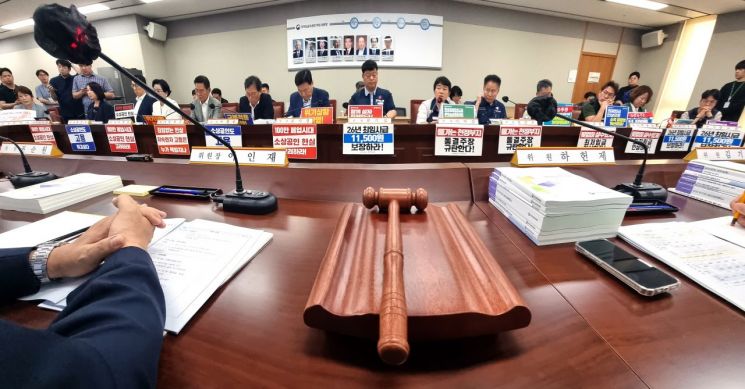 3일 정부세종청사에서 열린 최저임금위원회 제9차 전원회의. 연합뉴스