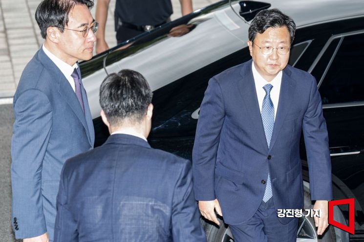 [포토] 서울중앙지검 도착한 정진우 신임 서울중앙지검장